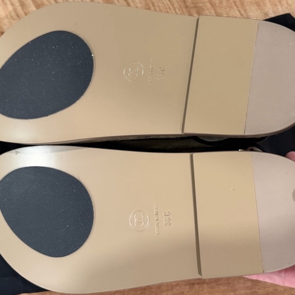 New Chanel Calf Hair Suede Shearling Dad Sandals Size 38 Beige - Picture 9 of 9
